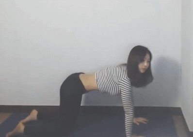허리 쭉 펴주는 요가