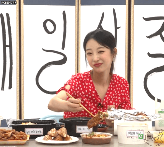 매운거 먹고 입술 뒤집어진 혜린