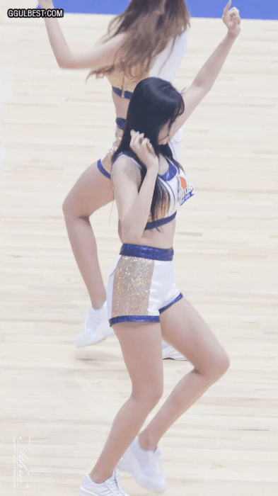 흥넘치는 치어리더 안지현.gif
