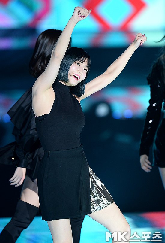 근육 뿜뿜한 모모