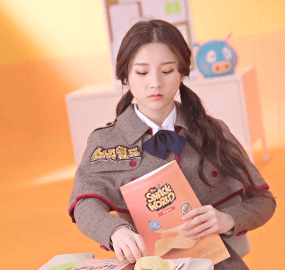 게임 광고 찍은 이달의 소녀 희진