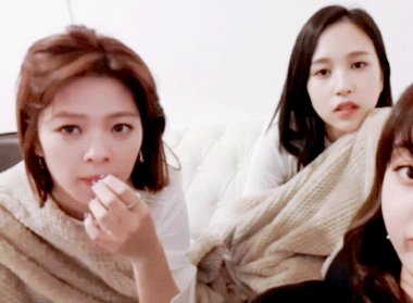 오늘도 정연 자제시키는 미나