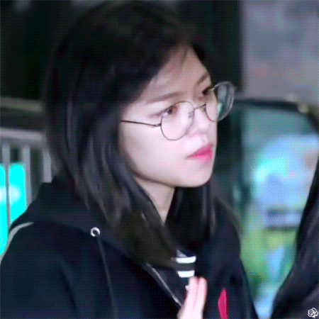일본으로 출국하는 지효 정연 사나 미나 채영 쯔위