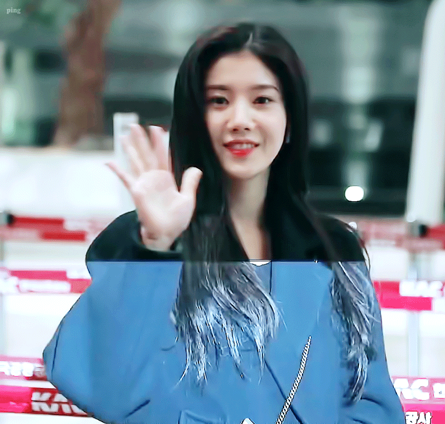 김포공항 출국 권은비 강혜원