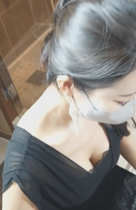 마사지 해주는 메텔이모 가슴골