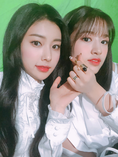 사이 좋은 안유진 강혜원 캐미