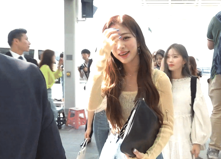 프로미스나인 출국
