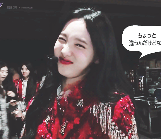 MAMA 백스테이지 나연, 빼꼼 미나