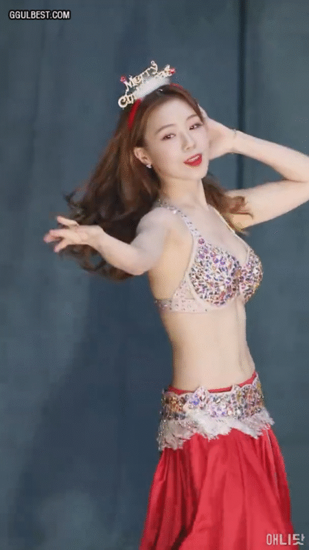 밸리댄스 임성미 캐롤공연.gif