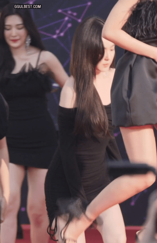 포토월 오프숄더 아이린