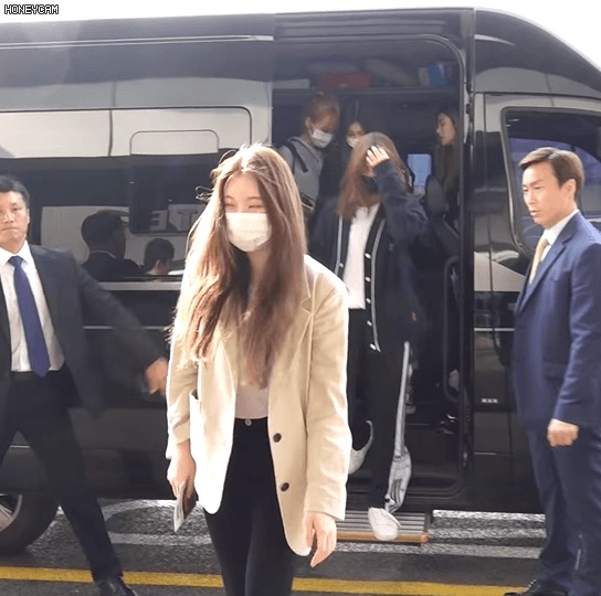 190423 아이즈원 출국