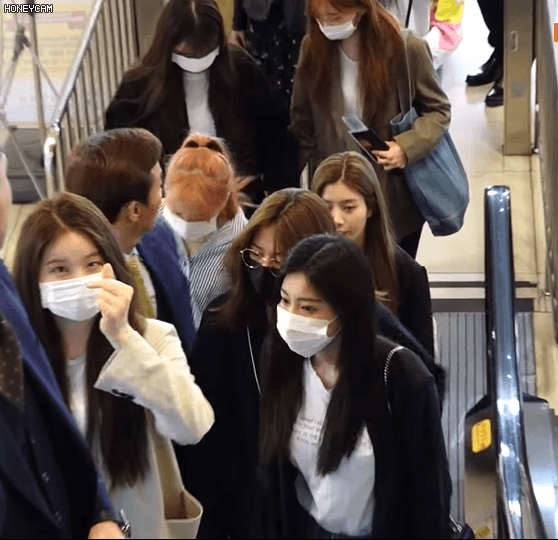 190423 아이즈원 출국