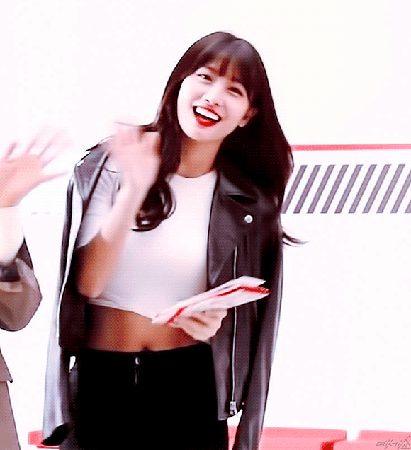 근육 뿜뿜한 모모