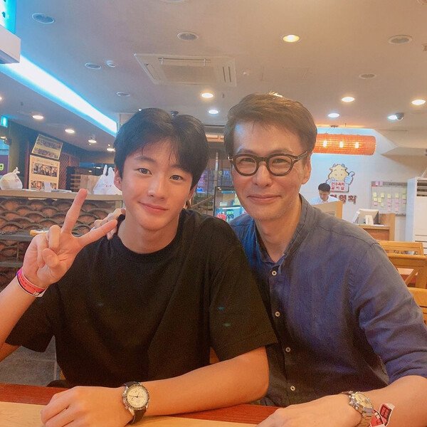 훈훈하다고 화제였던 윤상 아들 최근 모습