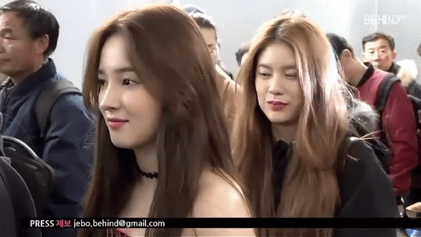 체크 오프숄더 모모랜드 낸시
