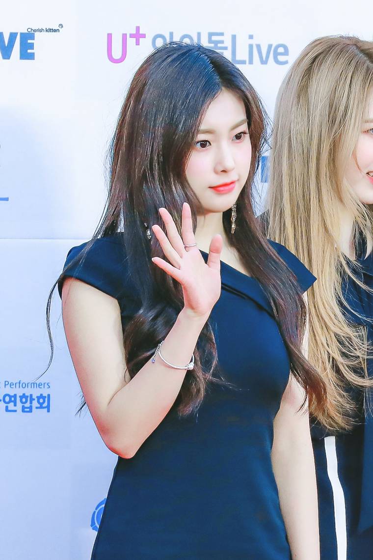 아이즈원 강혜원 안유진 권은비 (고화질 55장)
