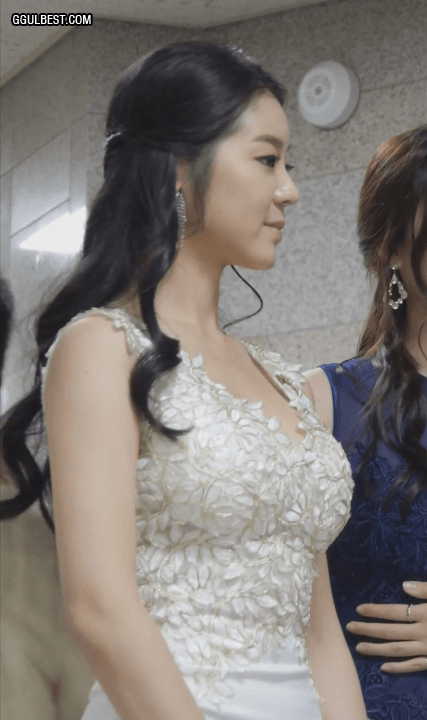 서리나 타이트한 의상