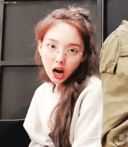 안경알 없는 나연