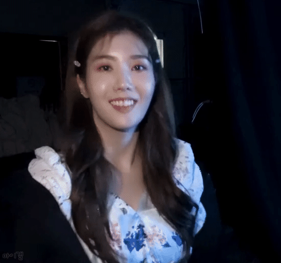 수중 촬영을 보는 아이즈원 권은비