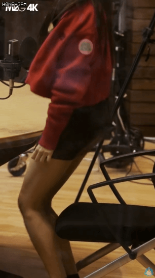 러블리즈 예인이 허벅지