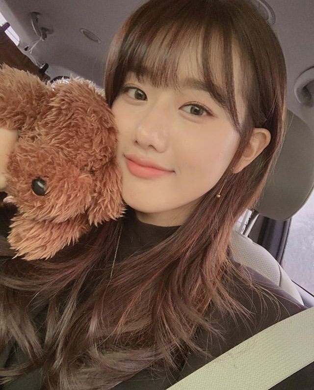 에이프릴 나은 차 안에서 셀카