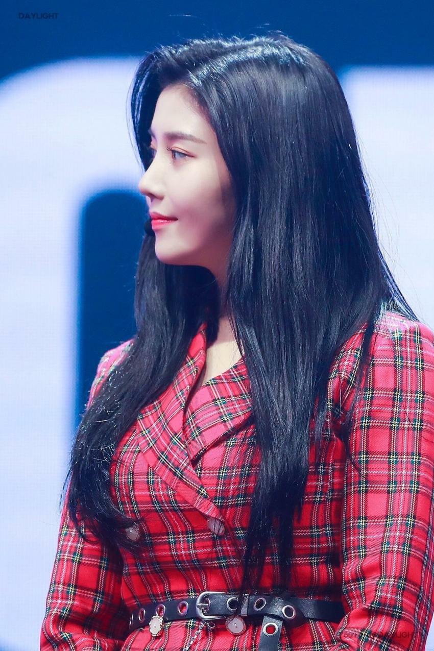 든든한 리더 권은비