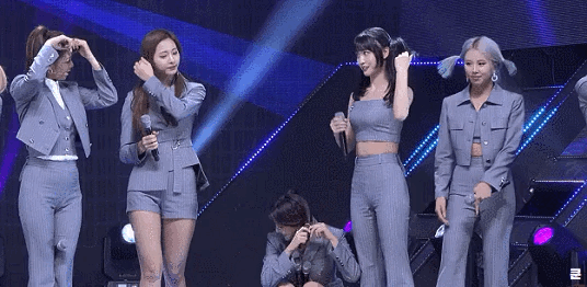 서로의 양갈래 머리 보고 빵 터진 트와이스