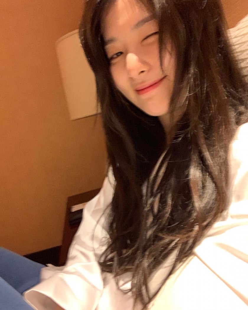 발리에서 수영복 입은 슬기