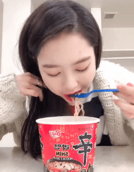 오마이걸 지호 먹방모음