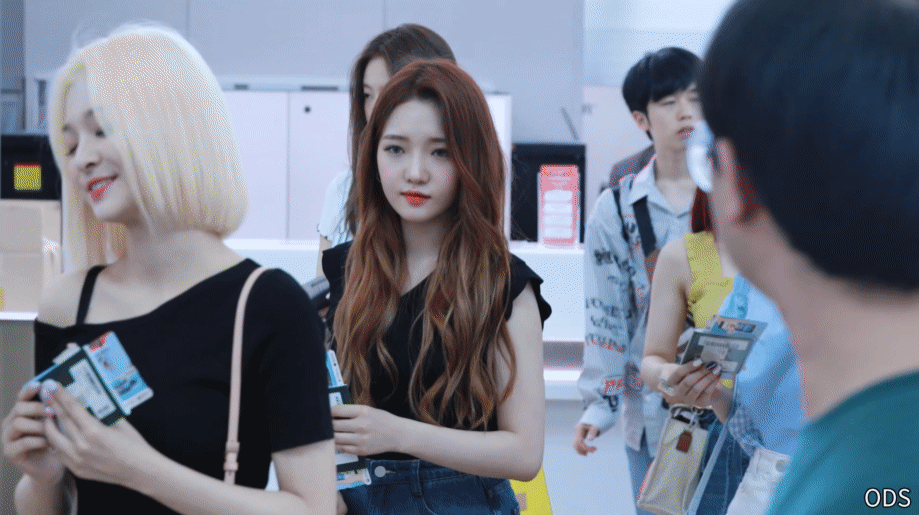프로미스나인 출국