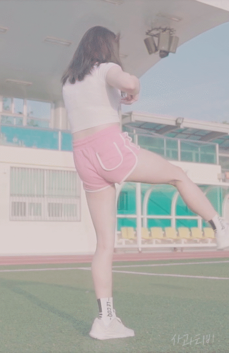 돌핀팬츠 입고 축구하는 BJ 소유
