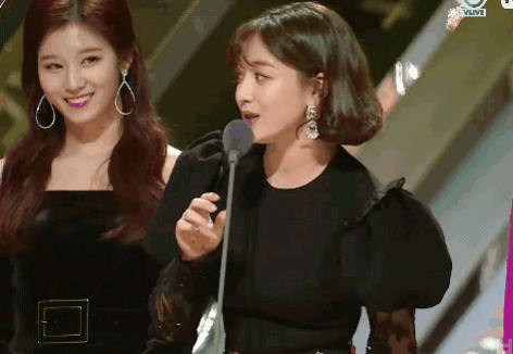 베스트 여자 그룹상 받은 트와이스 지효,정연 수상소감
