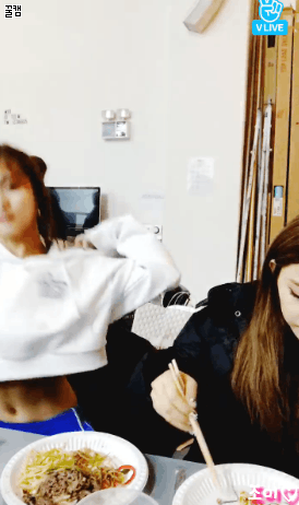 근육 뿜뿜한 모모