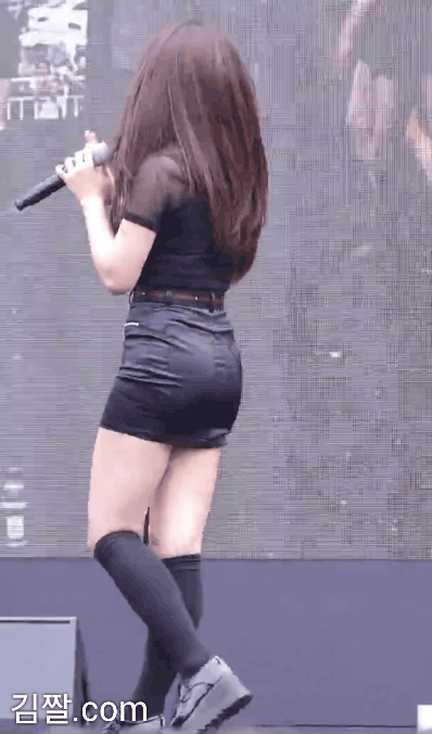 정은지 타이트한 치마 뒤태