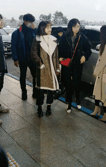 일본으로 출국하는 지효 정연 사나 미나 채영 쯔위