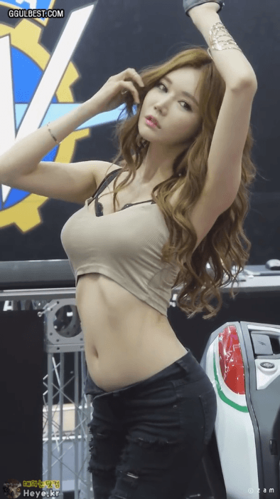 레이싱모델 한가은 애교배.gif