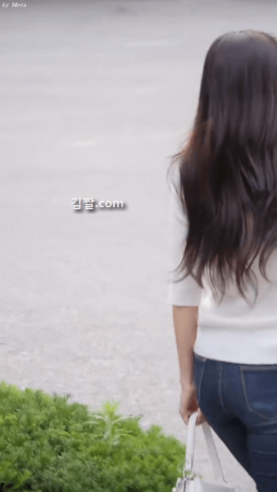 출근길 조이 청바지 뒤태(오늘자 뮤뱅)