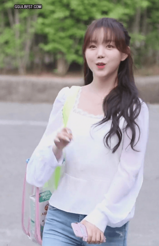 우유들고 출근하는 케이