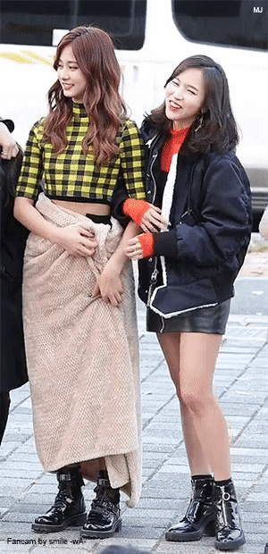 쯔위가 좋은 미나 언니