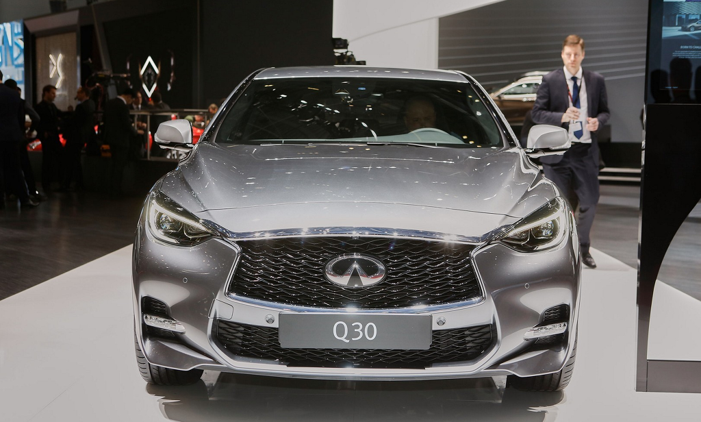 인피니티 Q30S