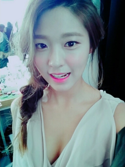 어리고 순해 보이는 설현