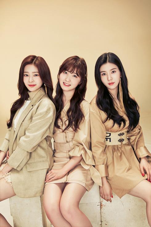 Elle Girl Japan IZ*ONE