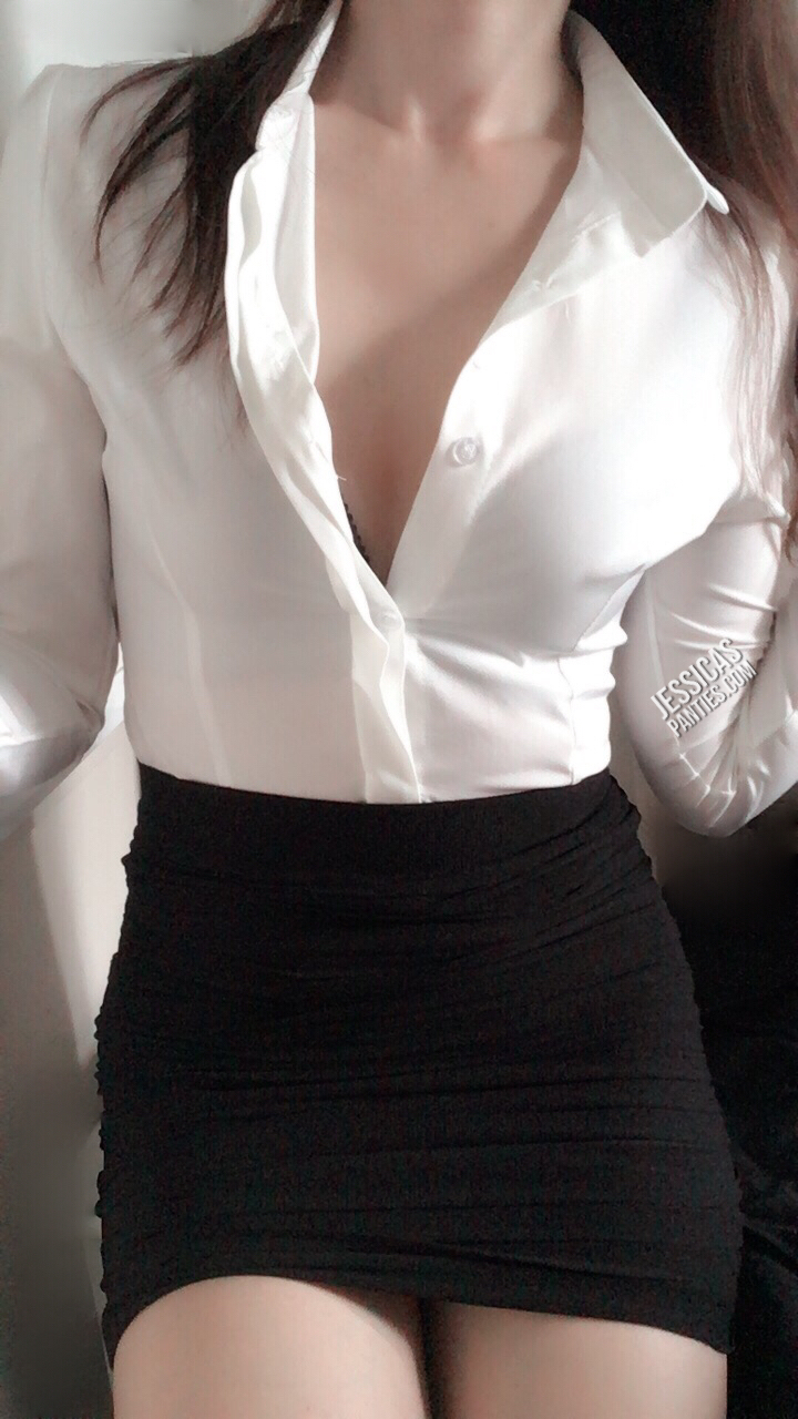 조수석 흰셔츠녀