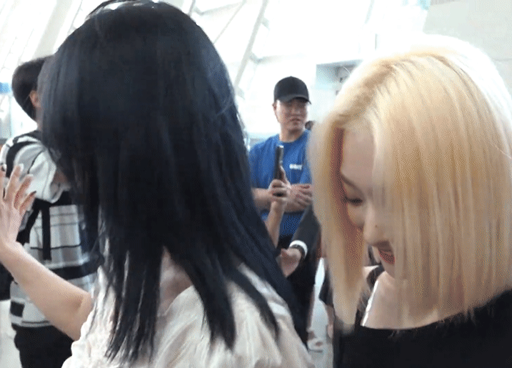 프로미스나인 출국