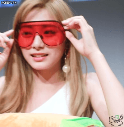 쯔위 미소