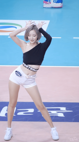 원오프숄더 서현숙.gif