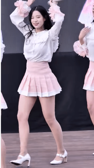 마이크 떨어져도 자연스럽게.. BerryGood 조현 - Oh! Oh! ,풋사과