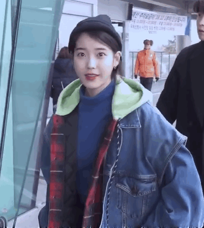 출국하는 아이유