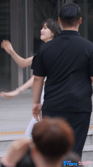 레드카펫 백바지 루다