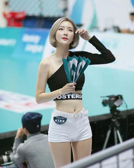 인형 괴롭히는 서현숙